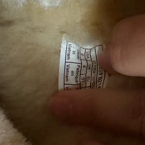 UGG Women's Sunburst Tall Boots US size 6. - Picture 11 of 11